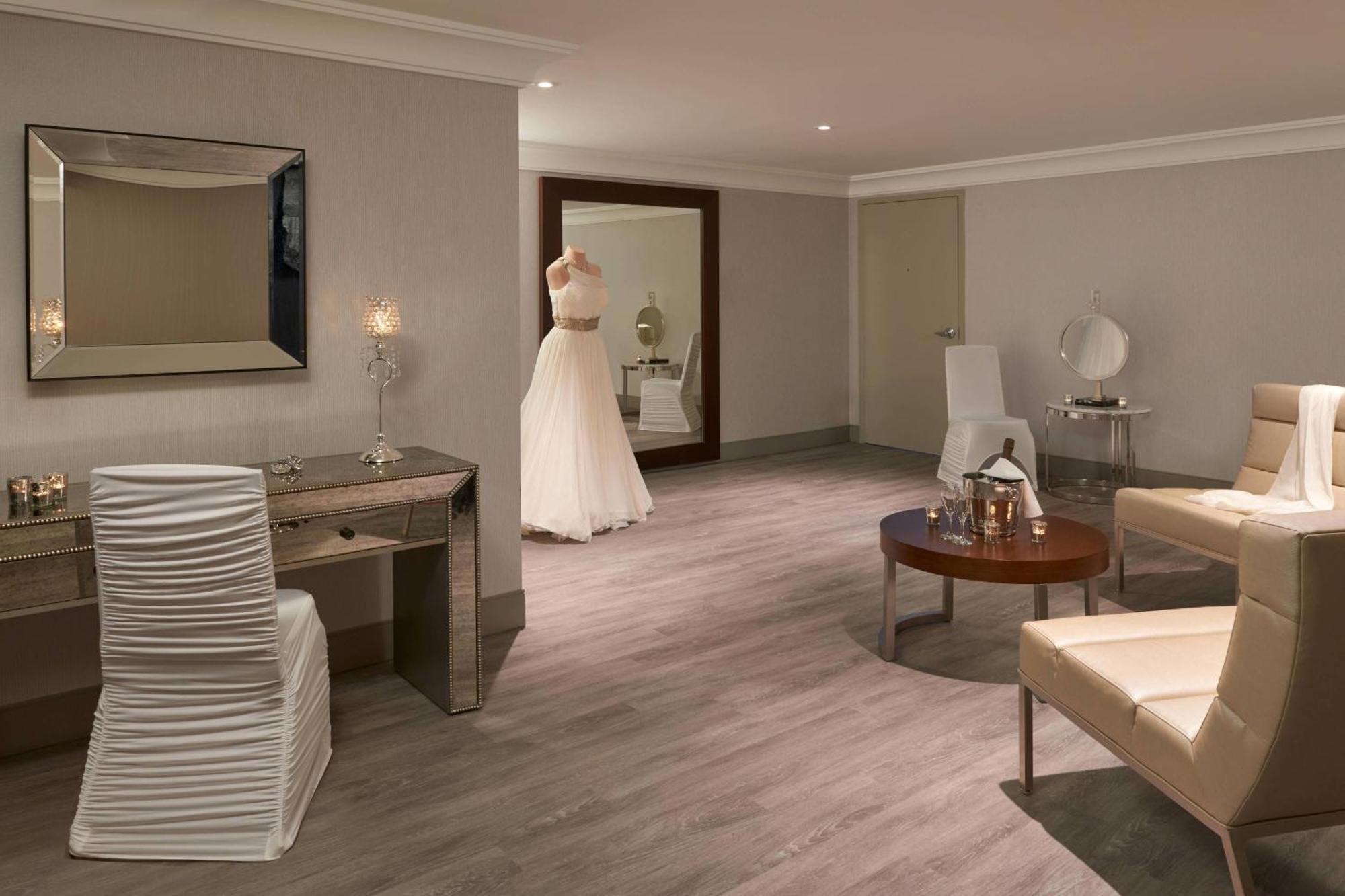 Hotel Courtyard By Marriott Oshawa Esterno foto