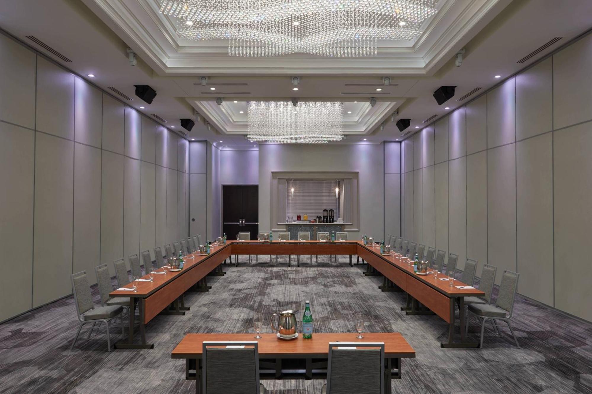 Hotel Courtyard By Marriott Oshawa Esterno foto