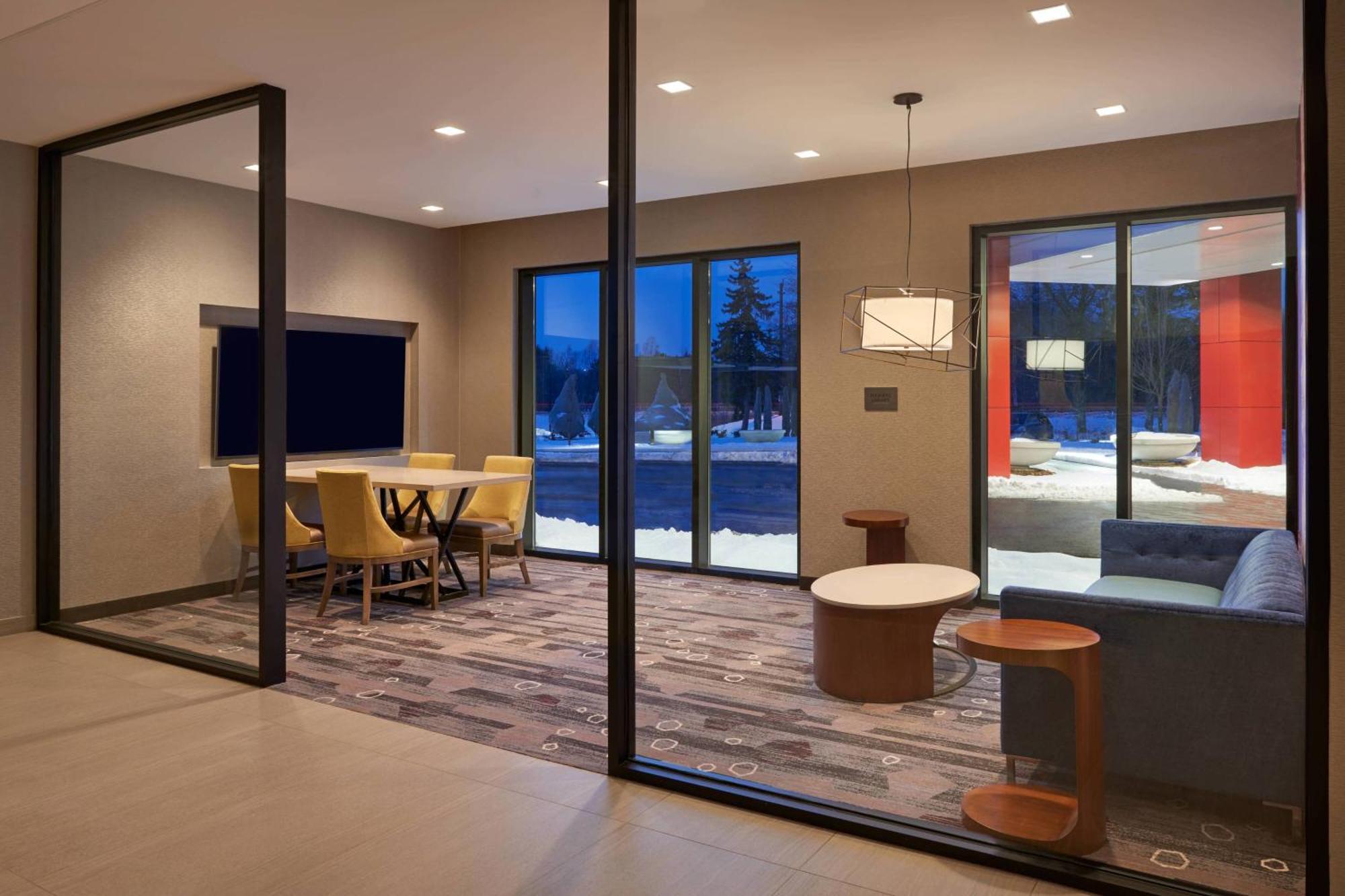 Hotel Courtyard By Marriott Oshawa Esterno foto